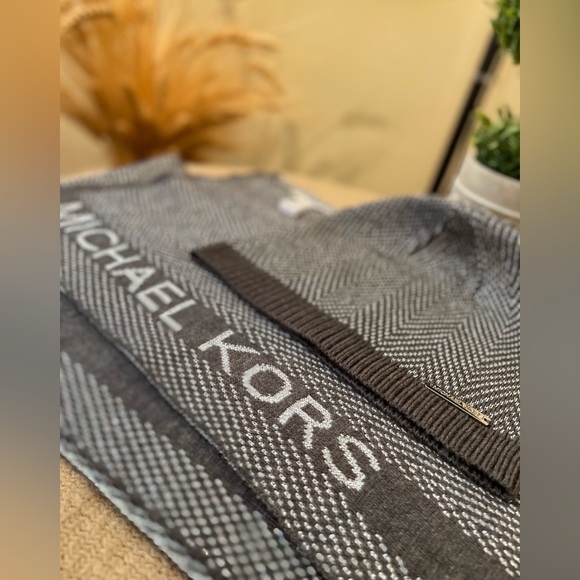 Set of 2 - Michael Kors Gray Hat-Beanie and Scarf Set w Sparkling Silver Details - Picture 10 of 13